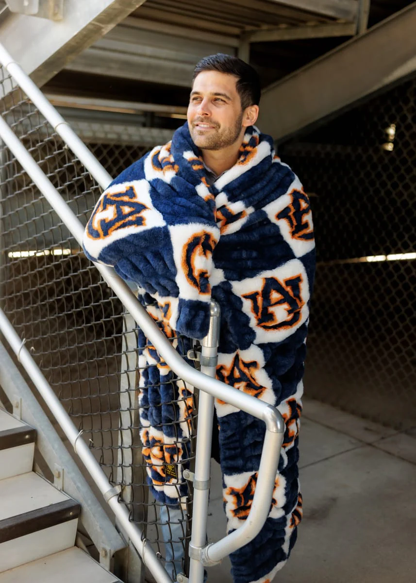 Auburn Tigers Blanket - Hugs - Image 3