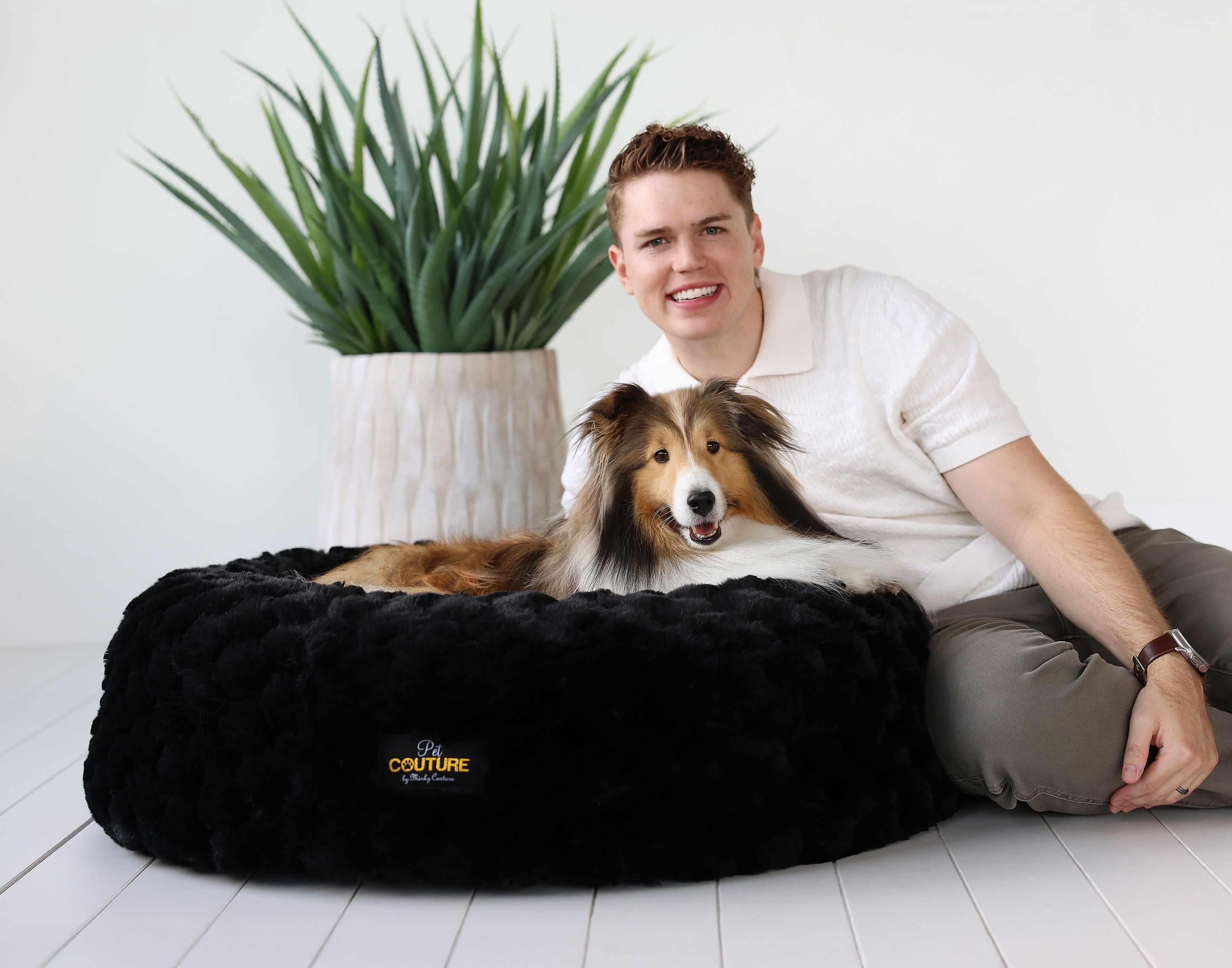 Black Crinkle Pet Bed - Image 4