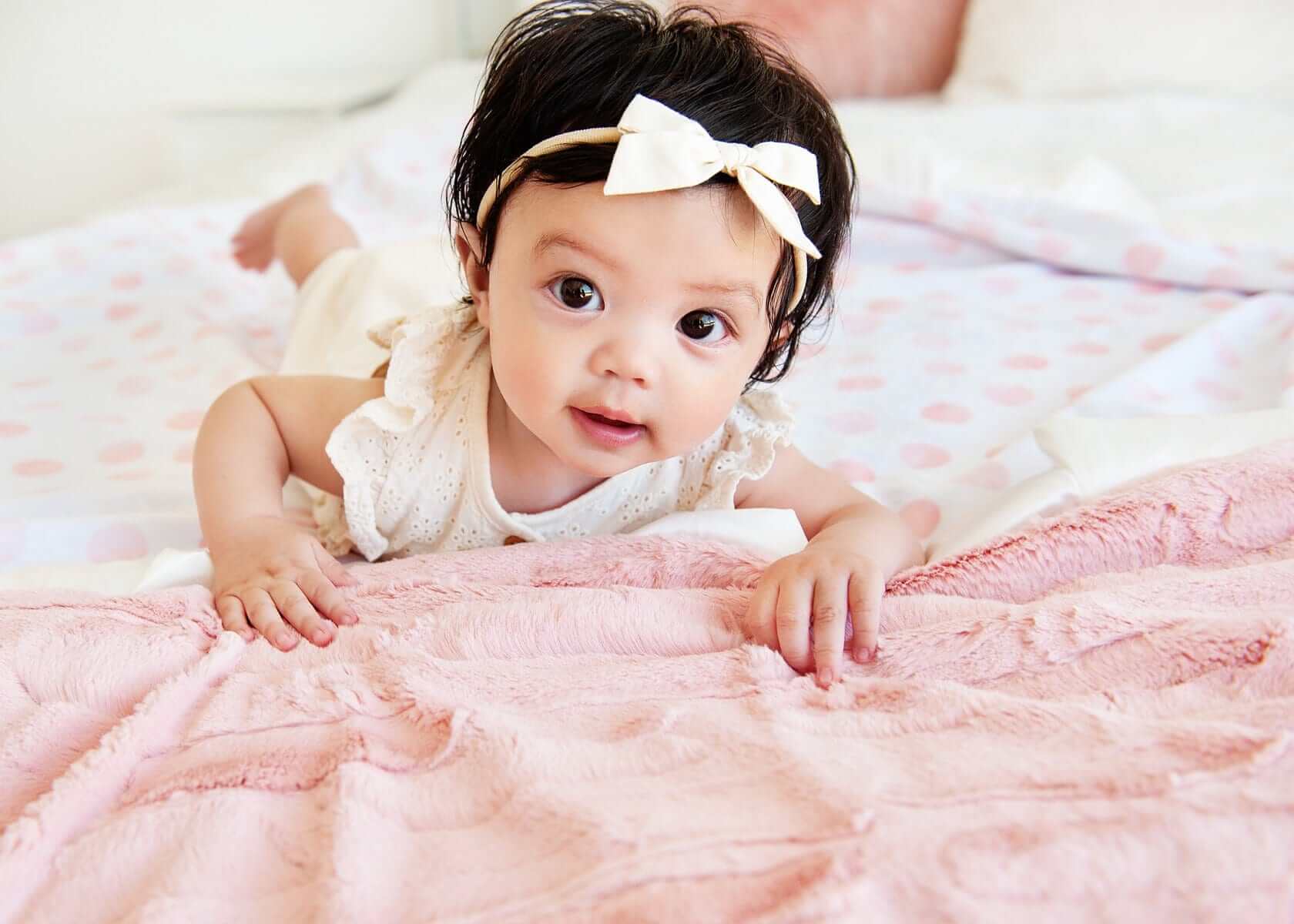 Blushing Dots Blanket - Image 3