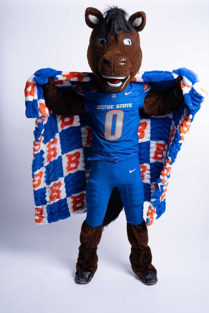Boise State Broncos Blanket - Hugs - Image 4