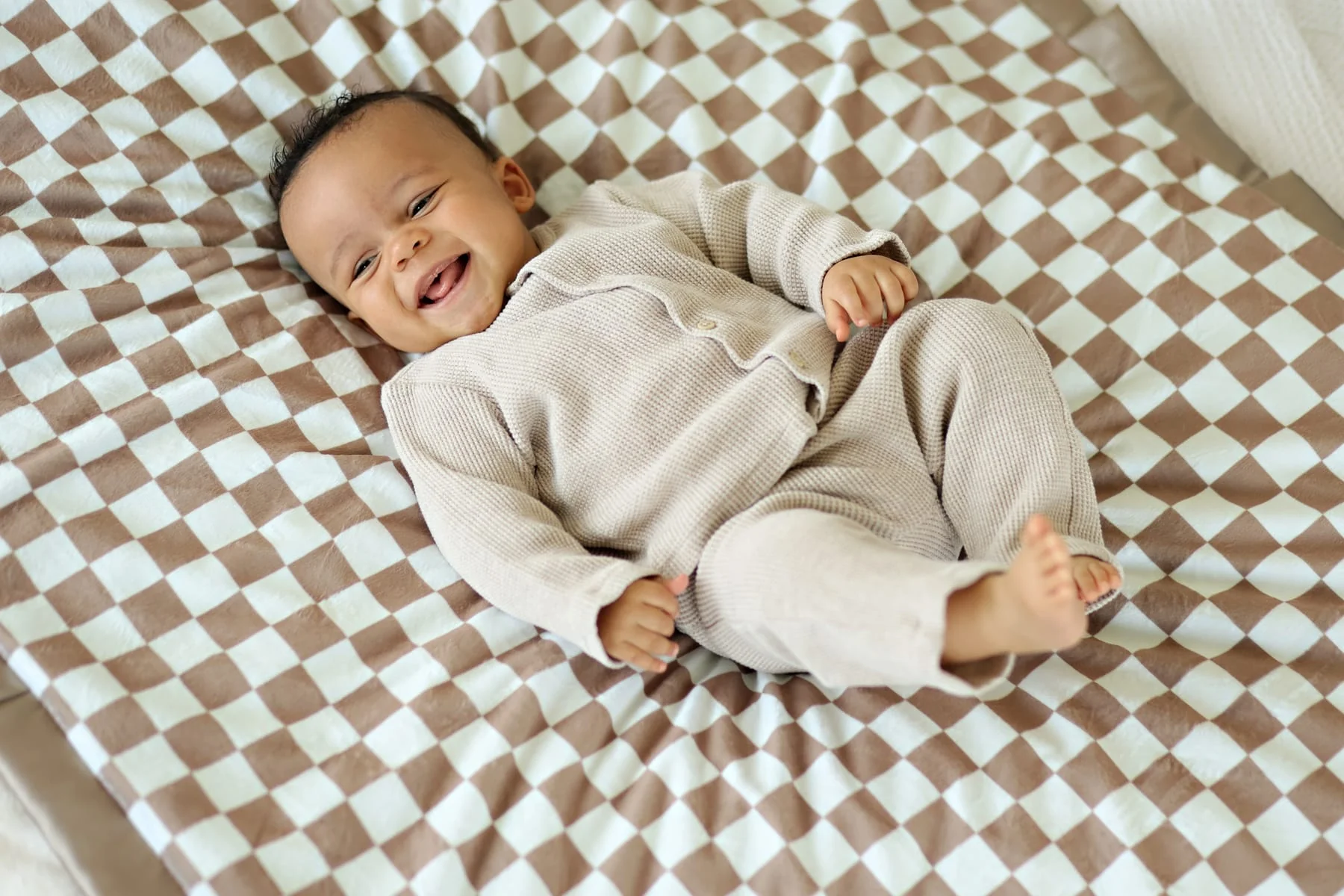 Checkered Milk Chocolate Blanket - Image 3