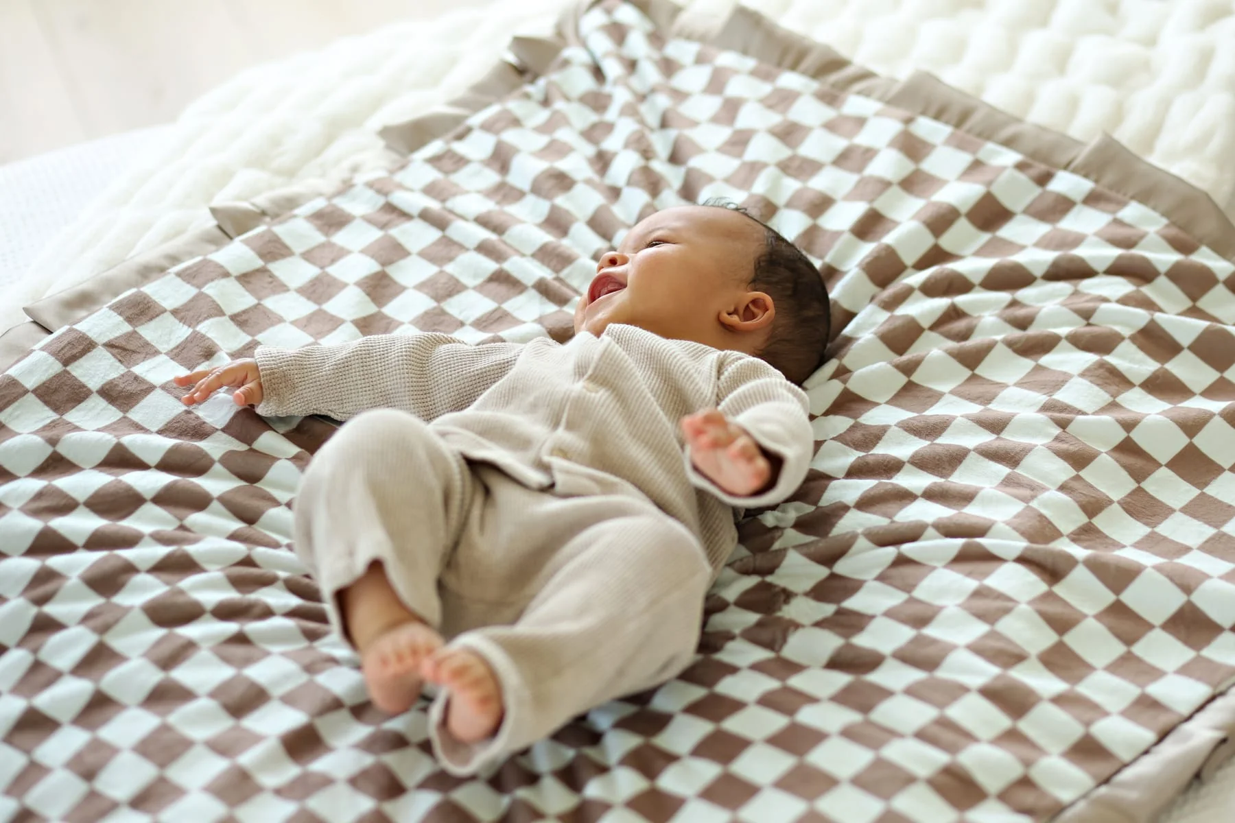 Checkered Milk Chocolate Blanket - Image 4