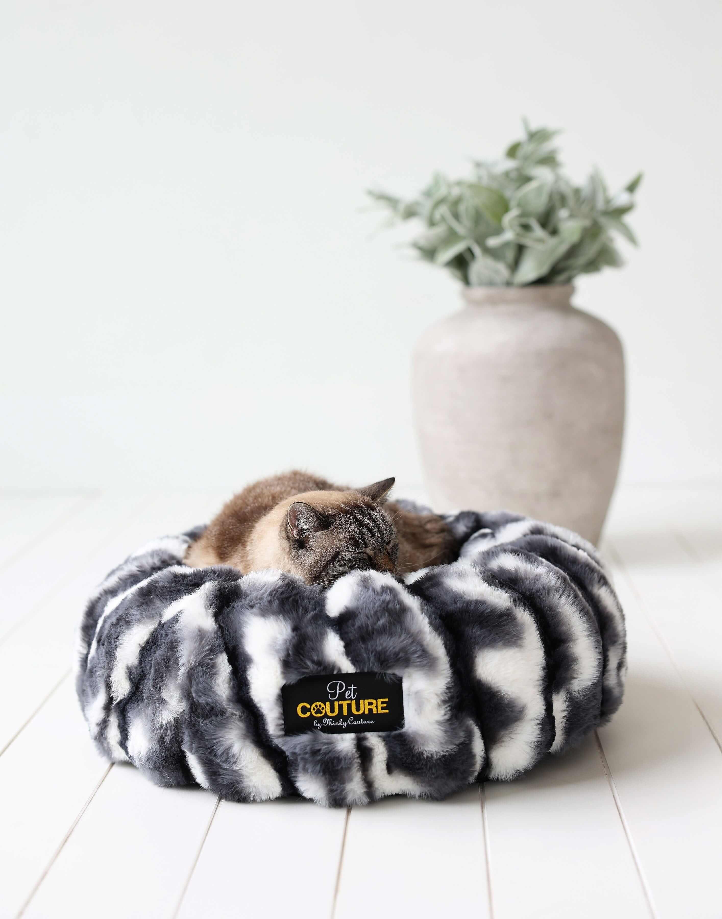 Cloudy Day Black Pet Bed - Image 4