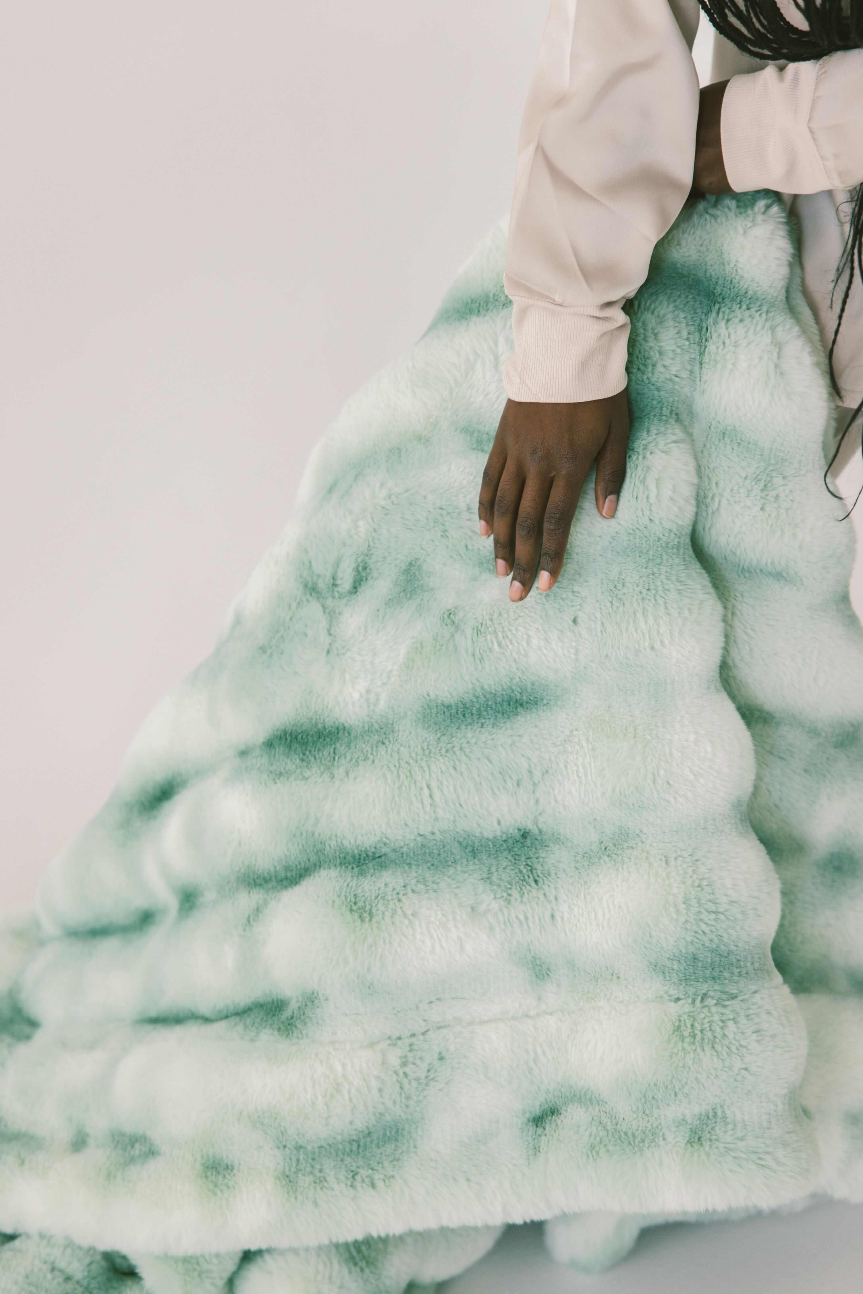 Extreme Ultra Cloud Malachite Green Blanket - Image 3