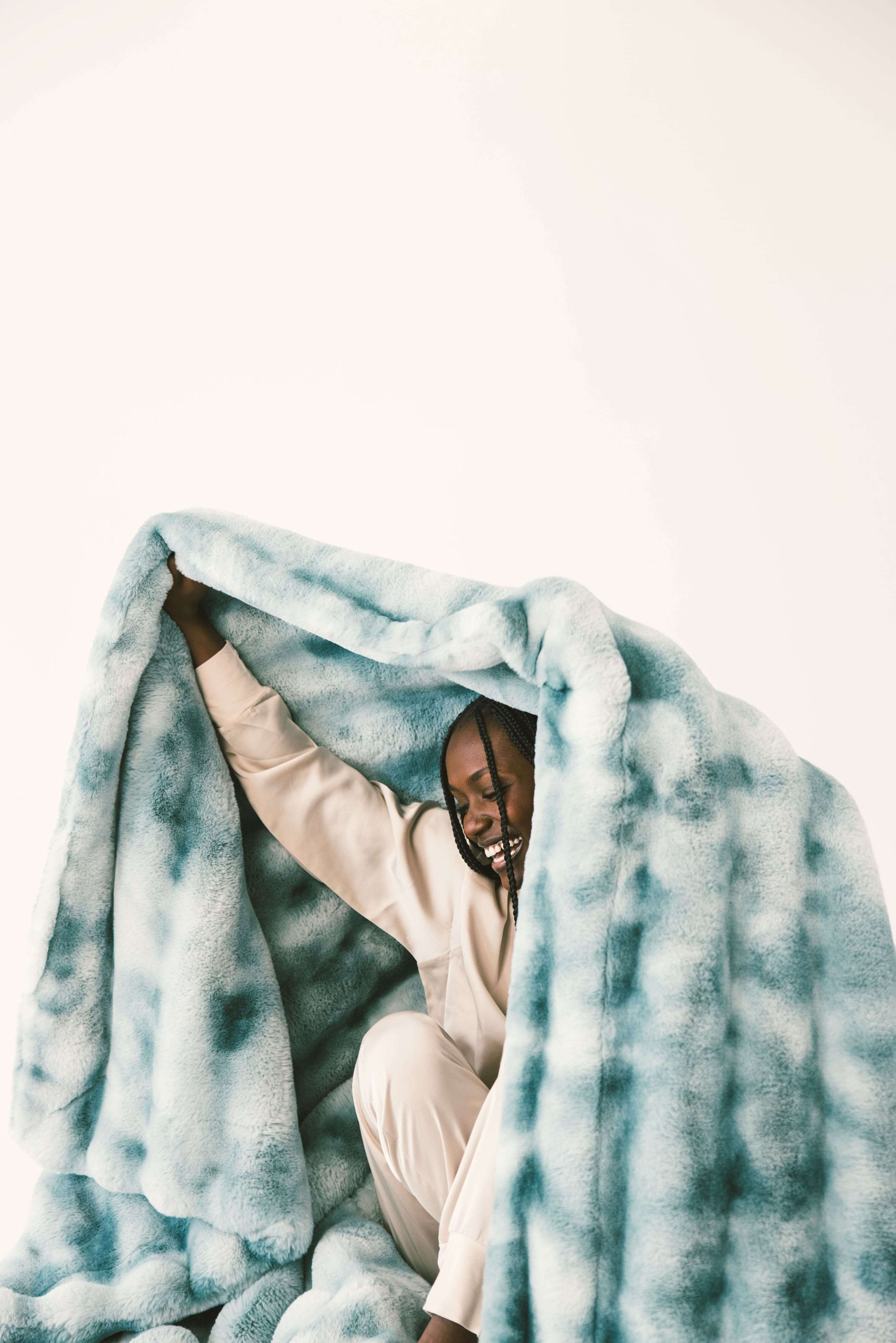 Extreme Ultra Cloud Smoke Blue Blanket - Image 3