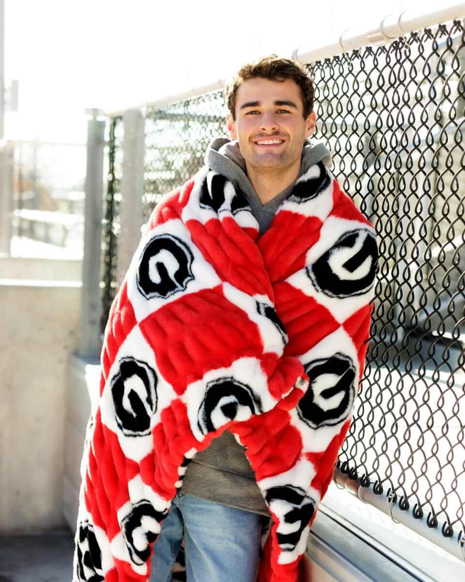 Georgia Bulldogs Blanket - Hugs