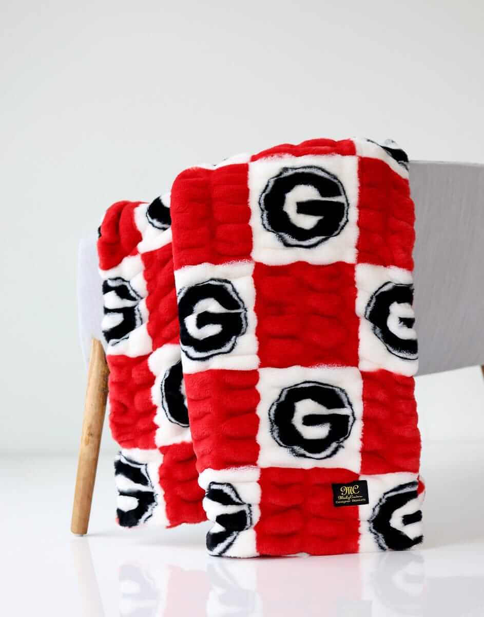 Georgia Bulldogs Blanket - Hugs - Image 2