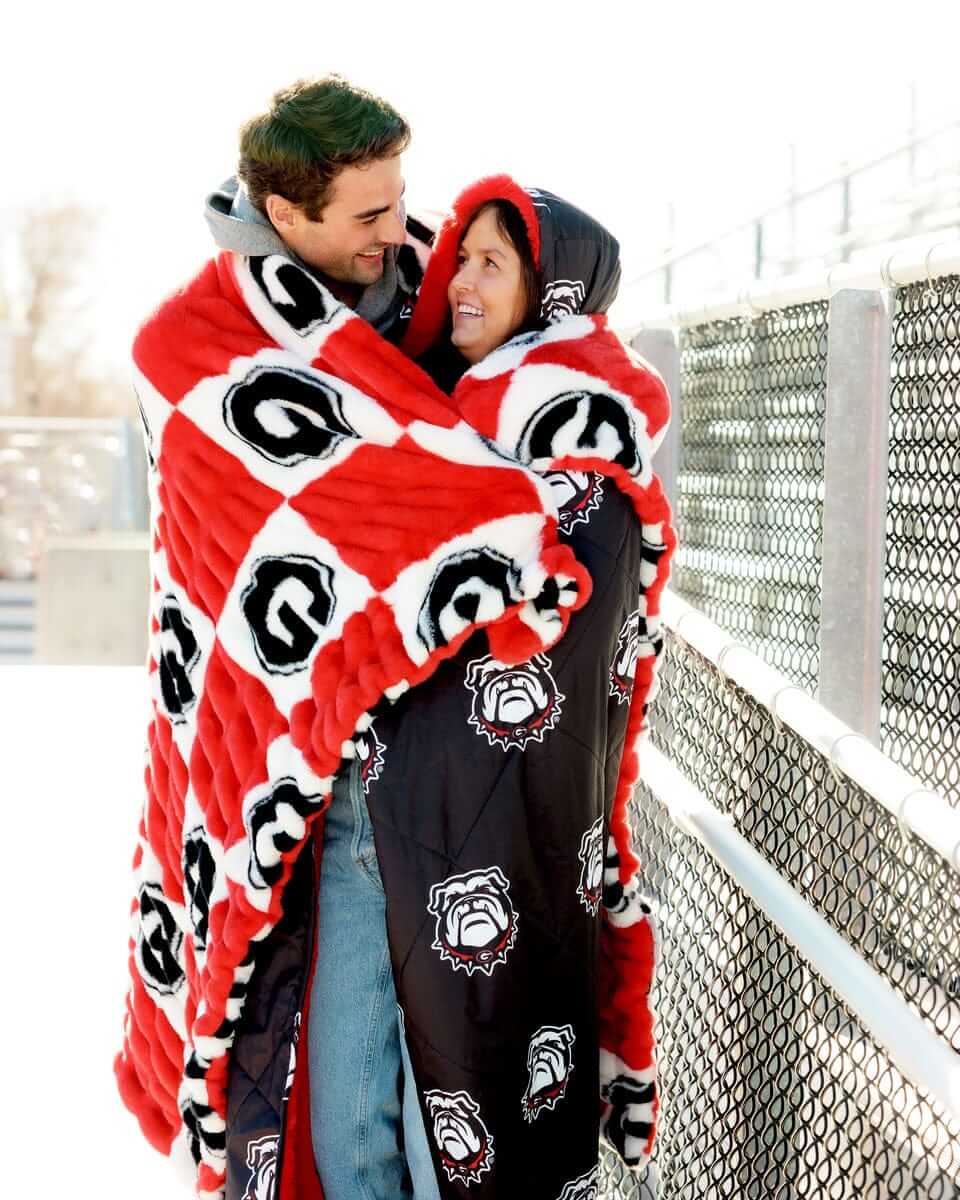 Georgia Bulldogs Blanket - Hugs - Image 3