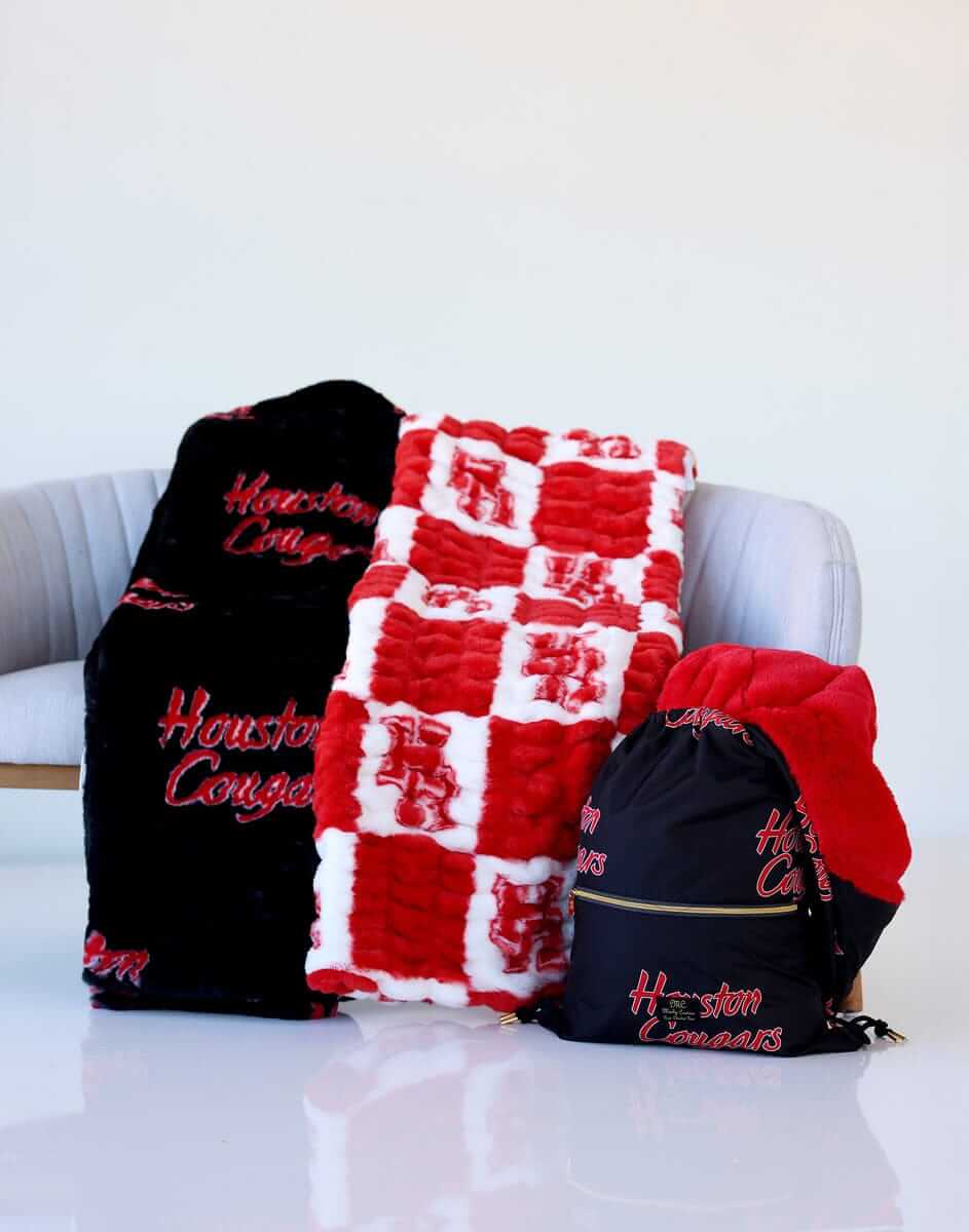 Houston Cougars Blanket - Hugs - Image 2