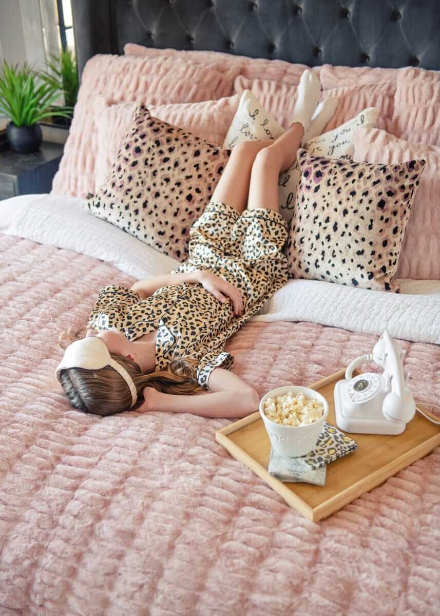 Hugs Blush Duvet - Image 3