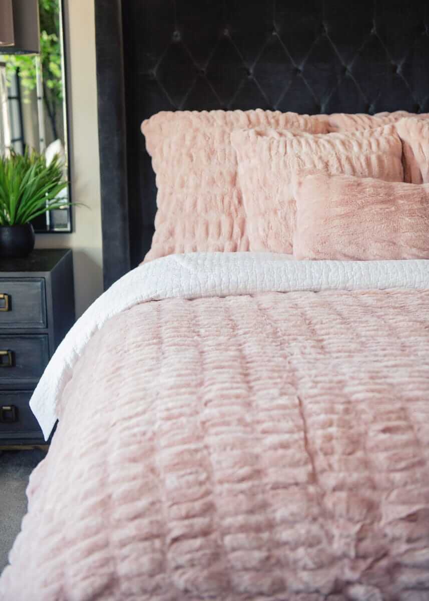 Hugs Blush Duvet - Image 4