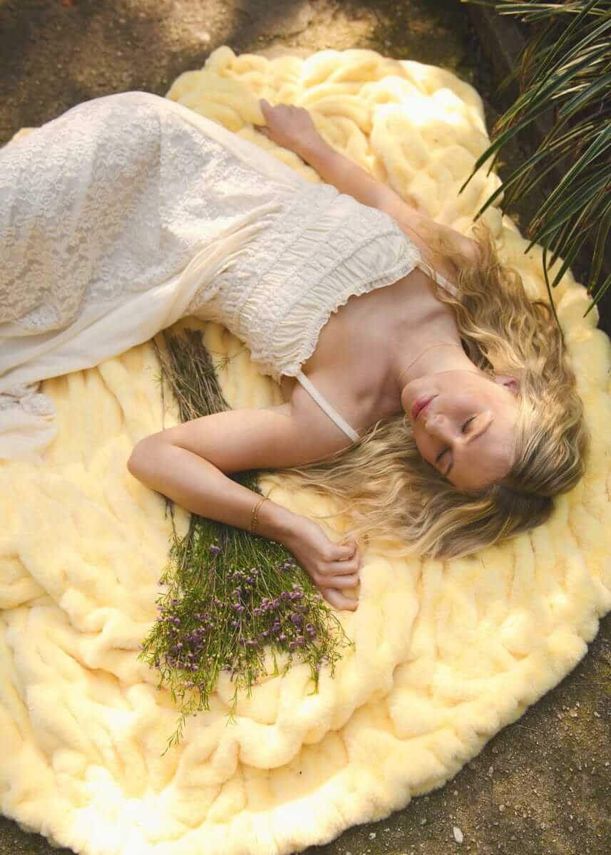 Hugs Butter Yellow Blanket - Image 3