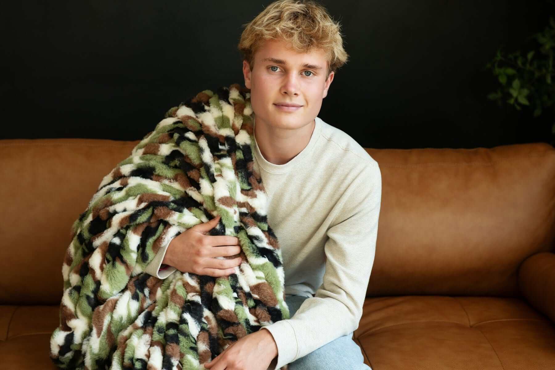 Hugs Camo Green Blanket - Image 2