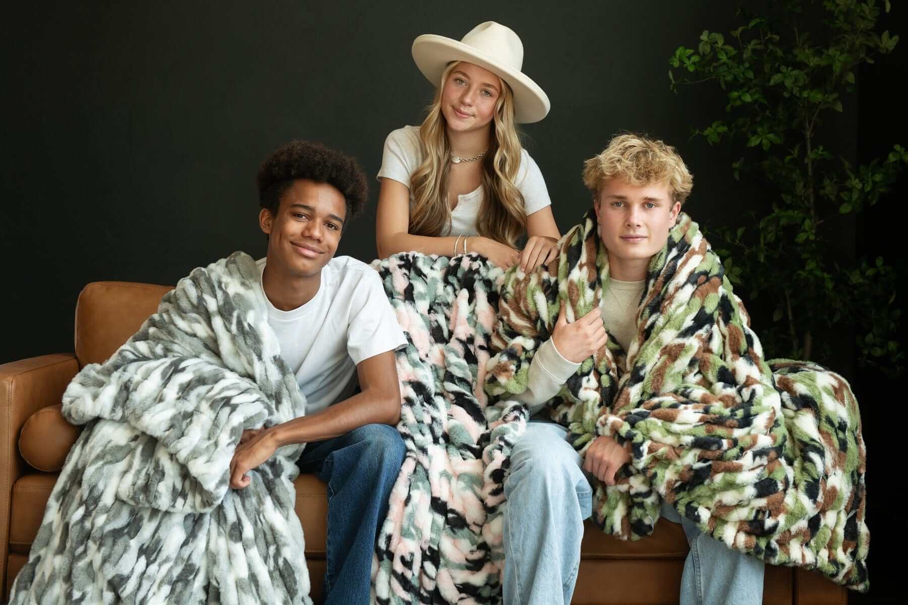 Hugs Camo Green Blanket - Image 3