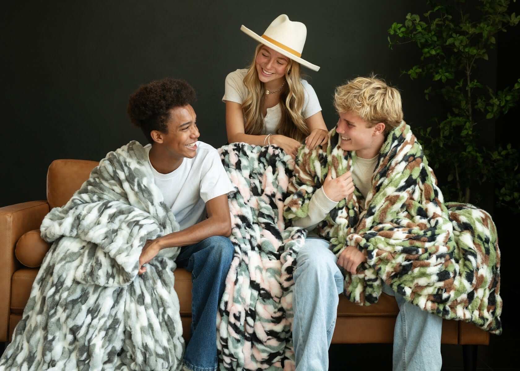 Hugs Camo Green Blanket - Image 4