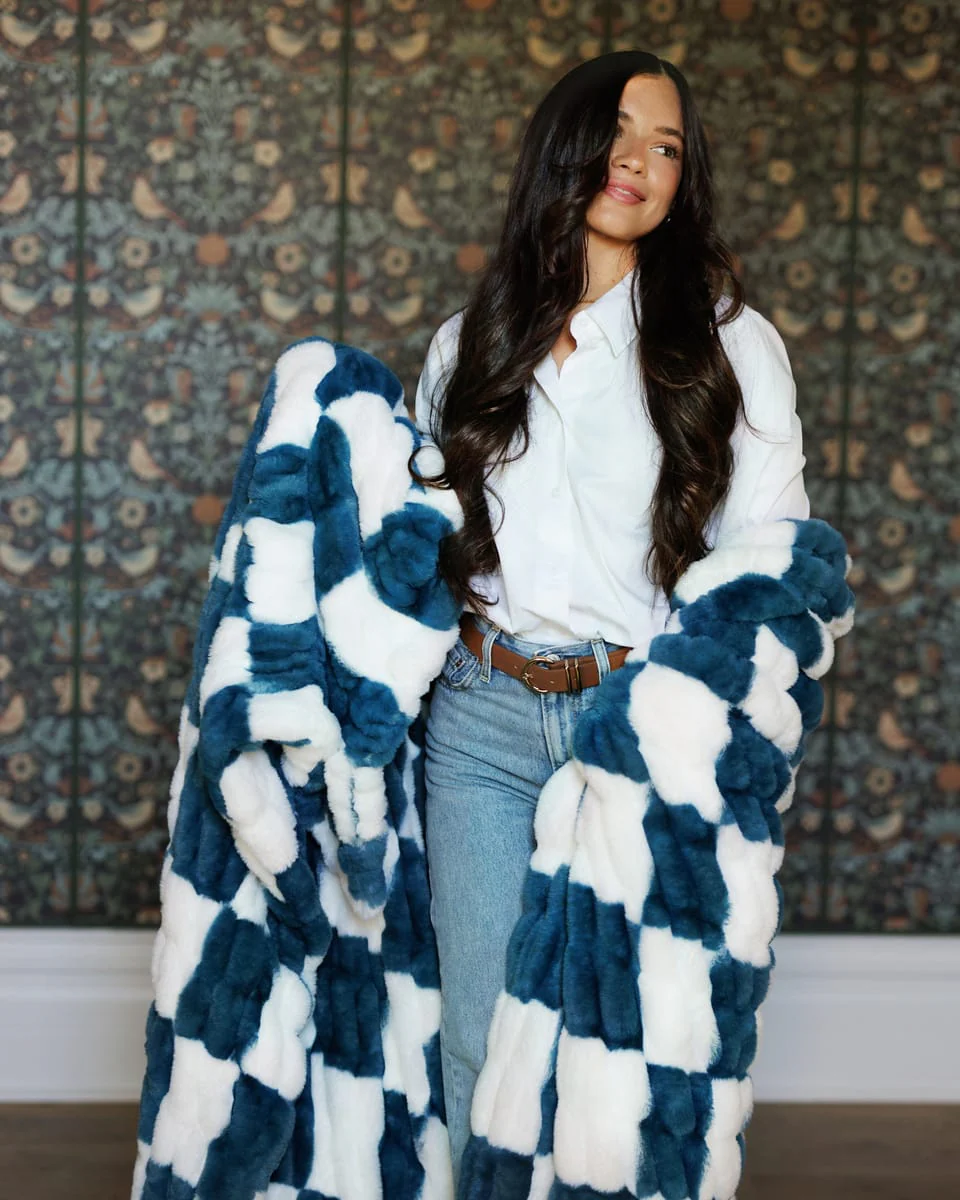 Hugs Check Blue Blanket - Image 2