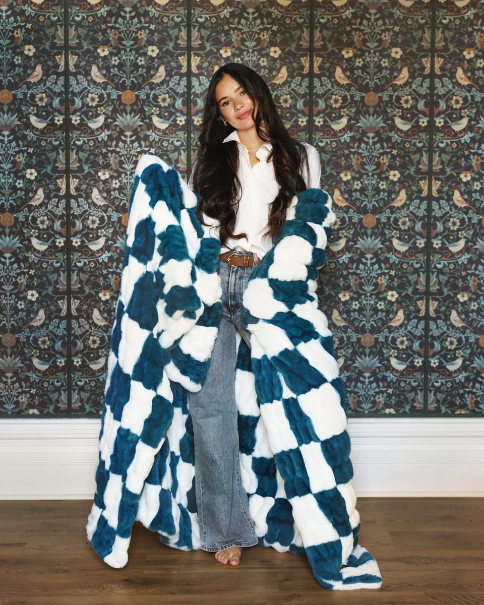 Hugs Check Blue Blanket - Image 3
