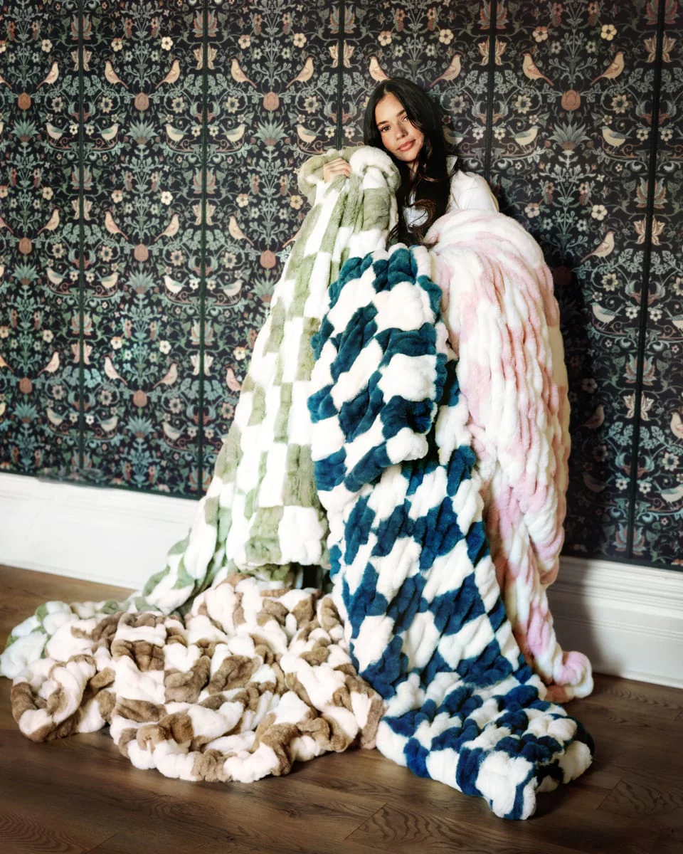 Hugs Check Blue Blanket - Image 4