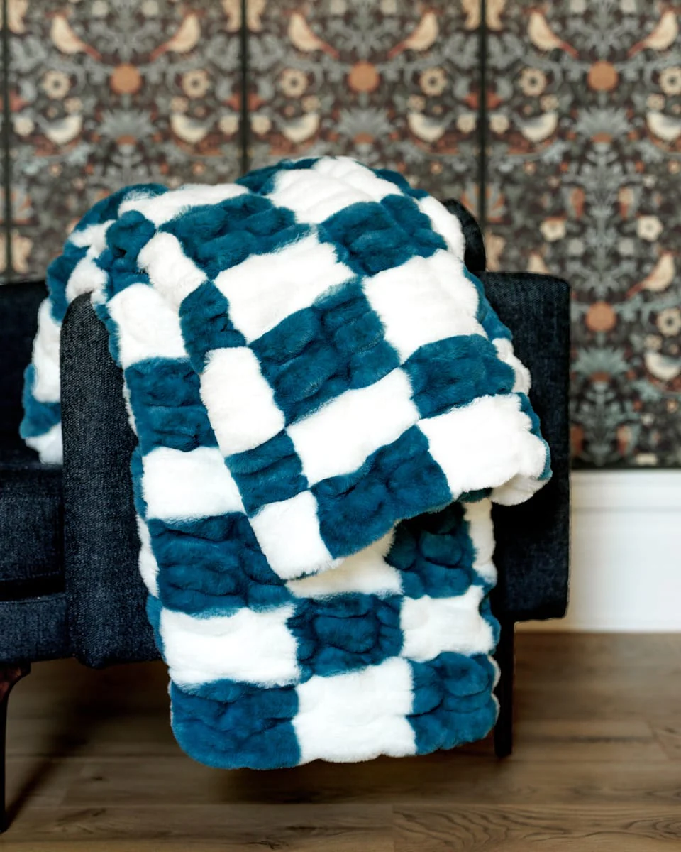 Hugs Check Blue Blanket - Image 5