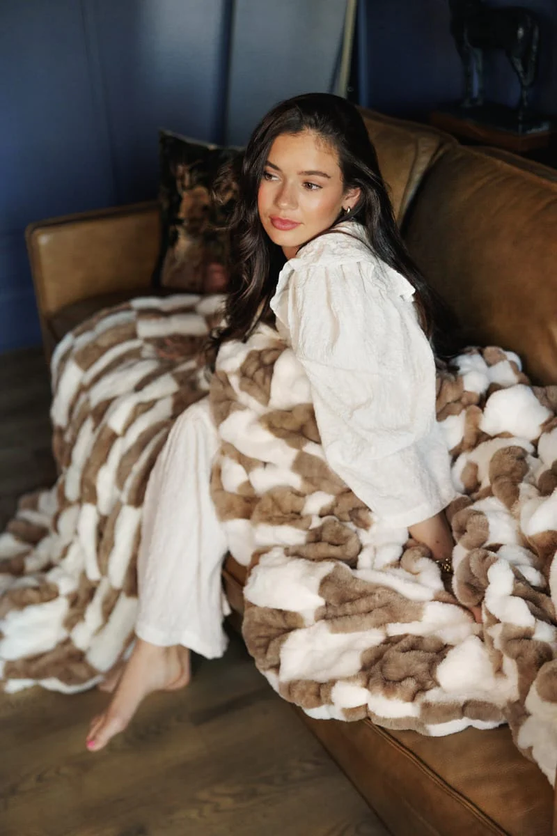 Hugs Check Milk Chocolate Blanket