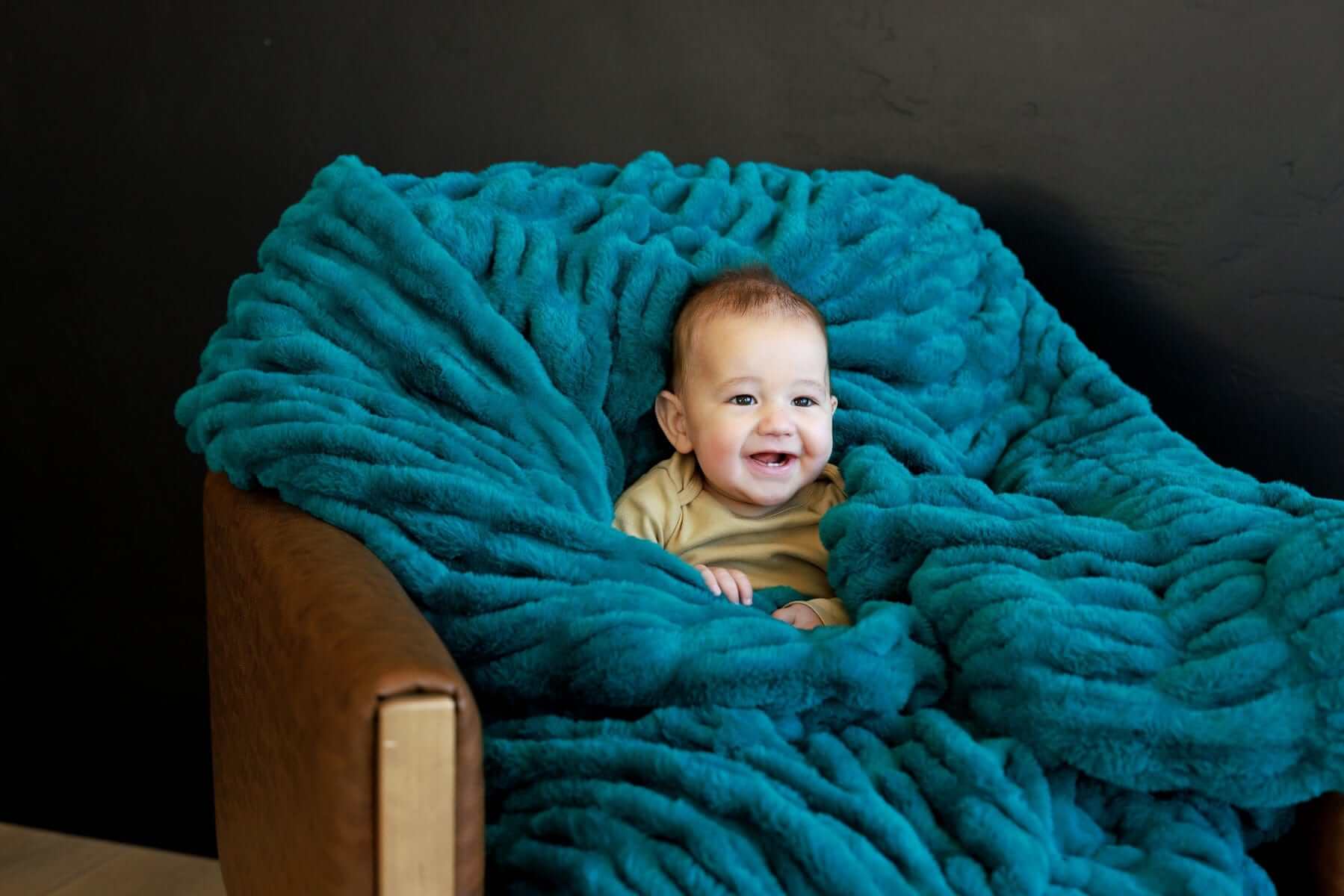 Hugs Deep Lake Blanket - Image 3