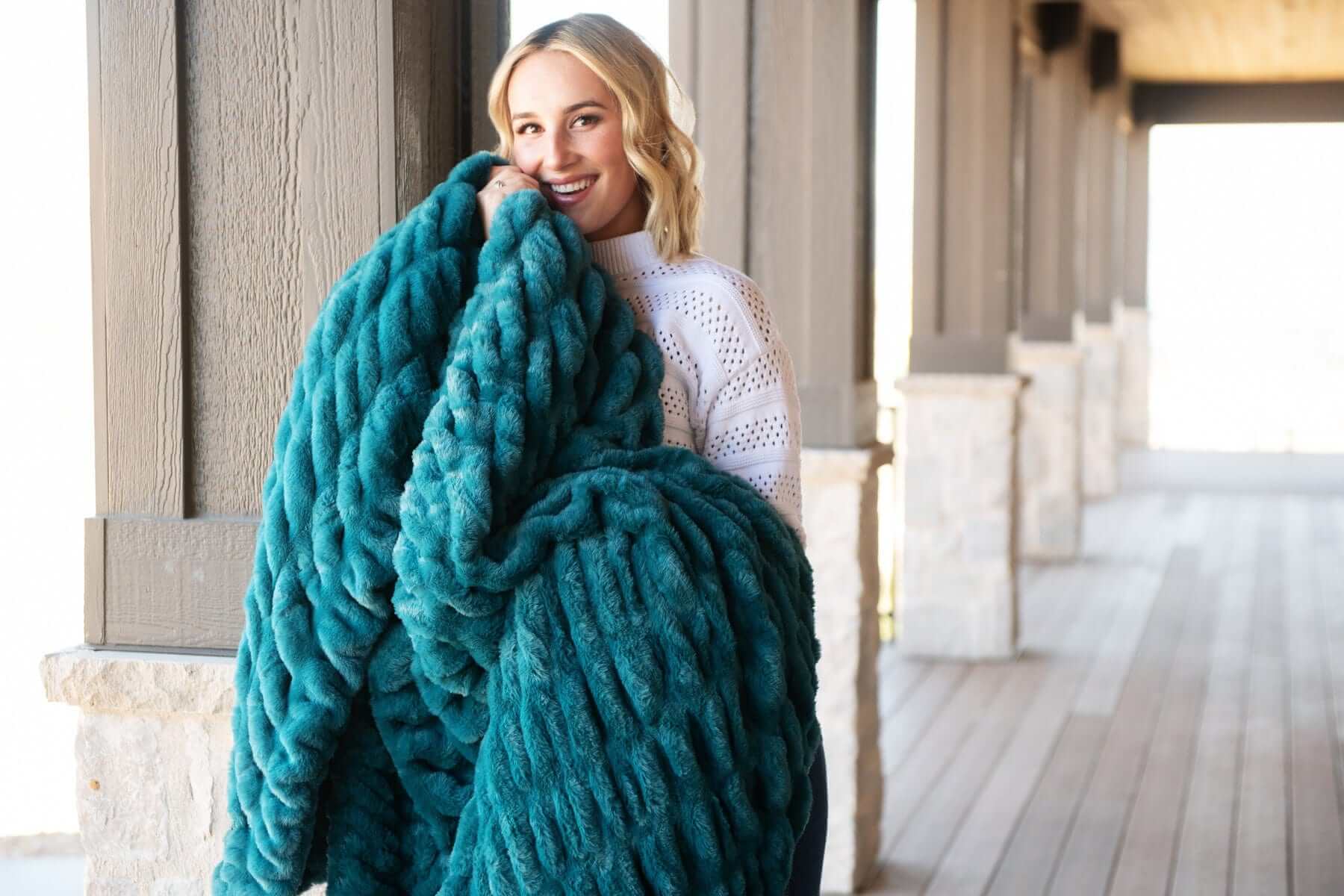 Hugs Deep Lake Blanket - Image 4