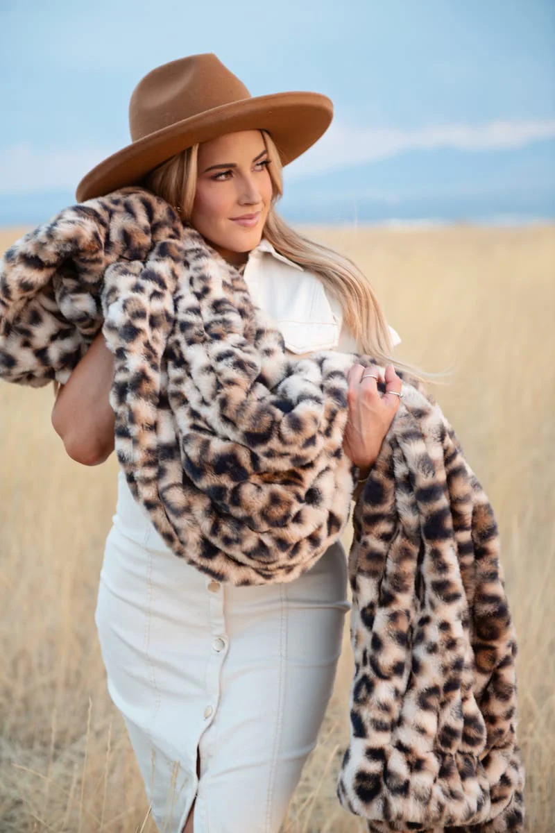 Hugs Golden Leopard Blanket - Image 2