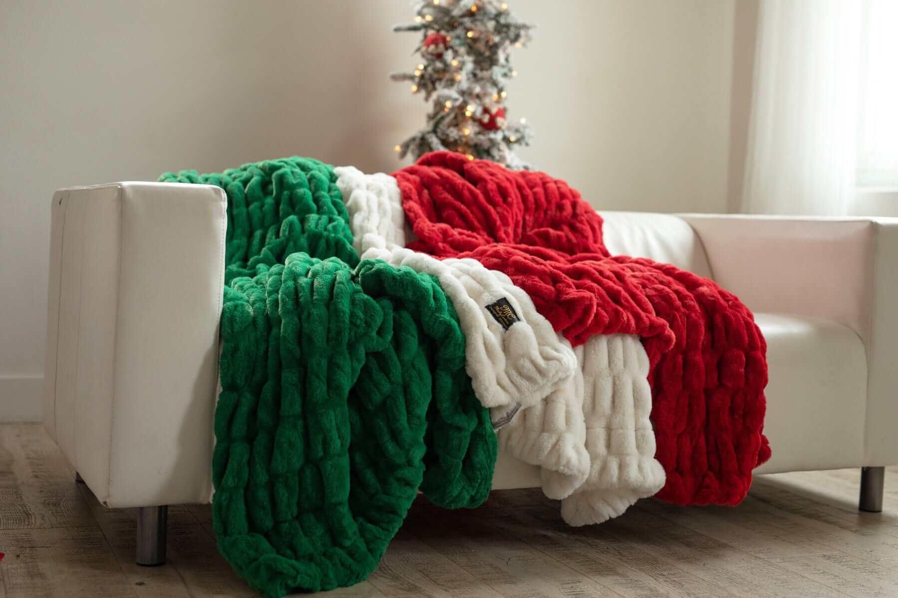 Hugs Green Blanket - Image 4
