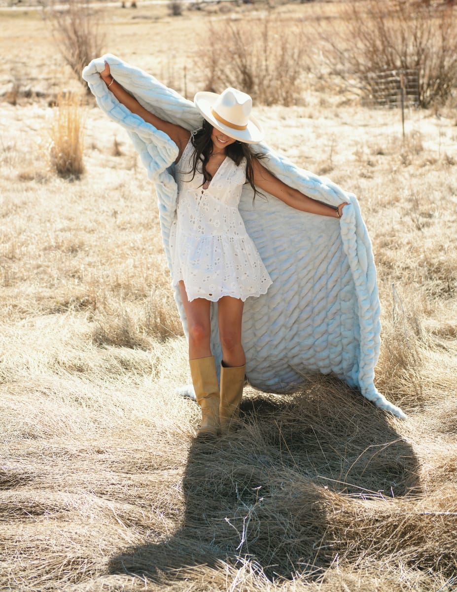 Hugs Ice Blue Blanket - Image 4