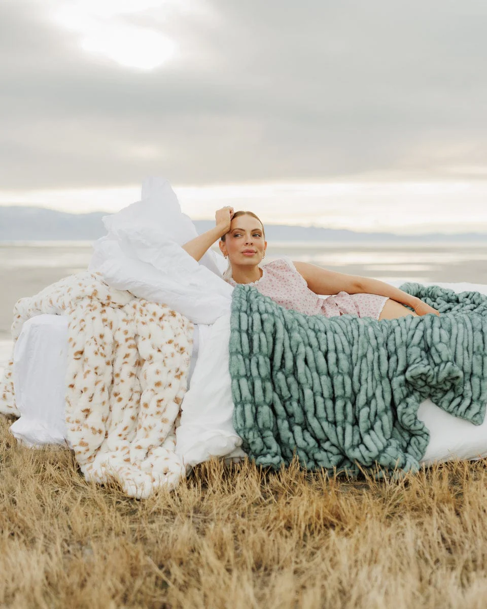 Hugs Jade Blanket - Image 2