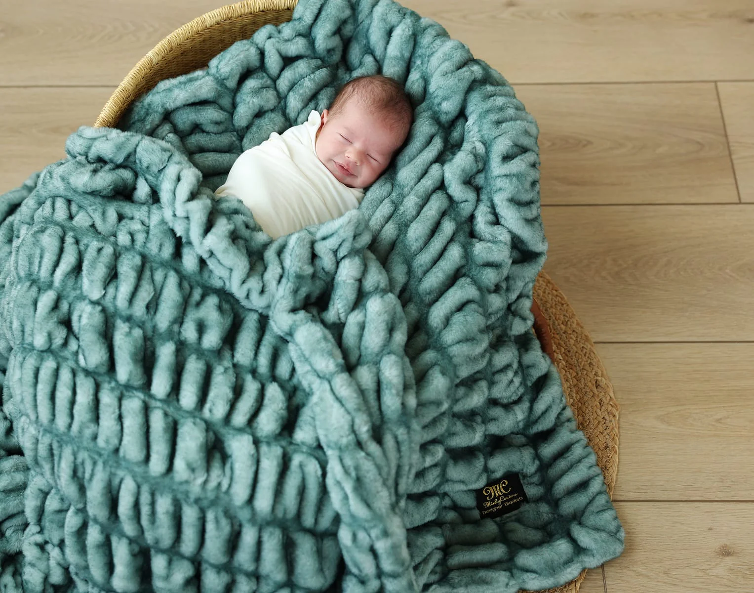 Hugs Jade Blanket - Image 5