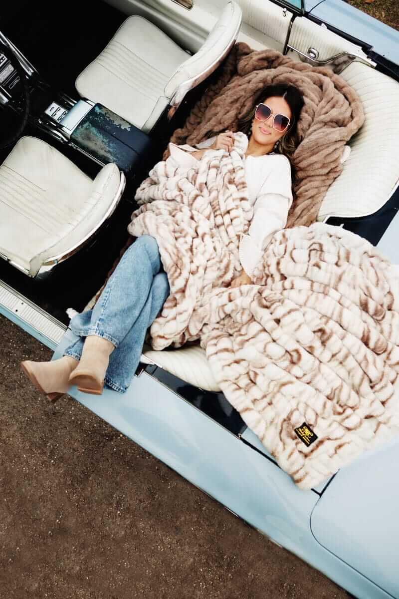 Hugs Kaci Chocolate Marble Blanket - Image 3