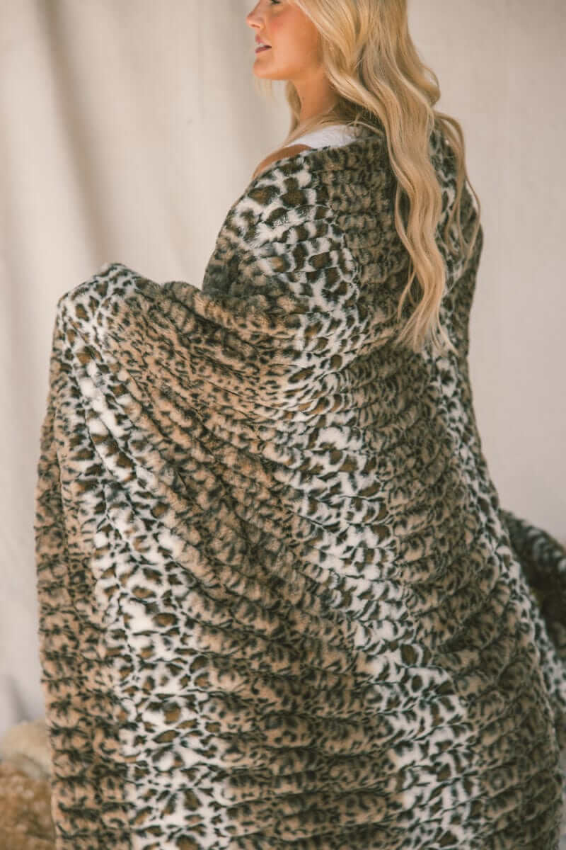 Hugs Leo Blanket