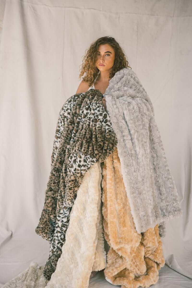 Hugs Leo Blanket - Image 3