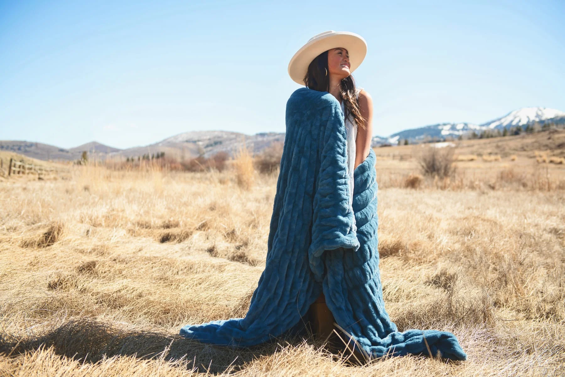 Hugs Midnight Blue Blanket - Image 3