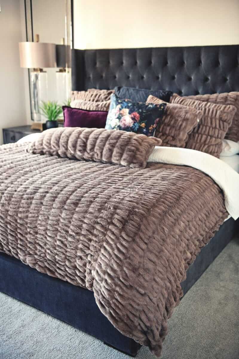 Hugs Milk Chocolate Duvet