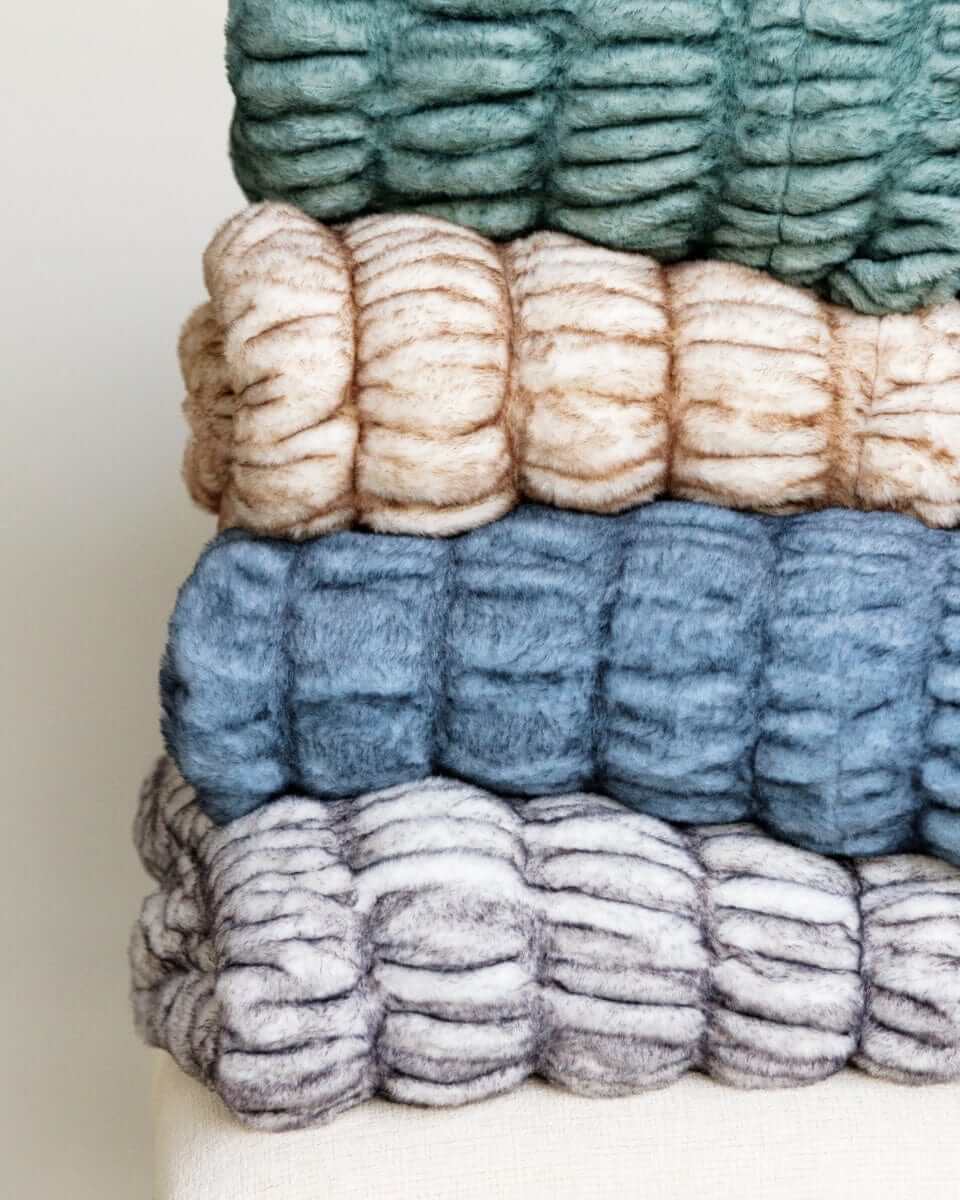 Hugs Obsidian Blanket - Image 6