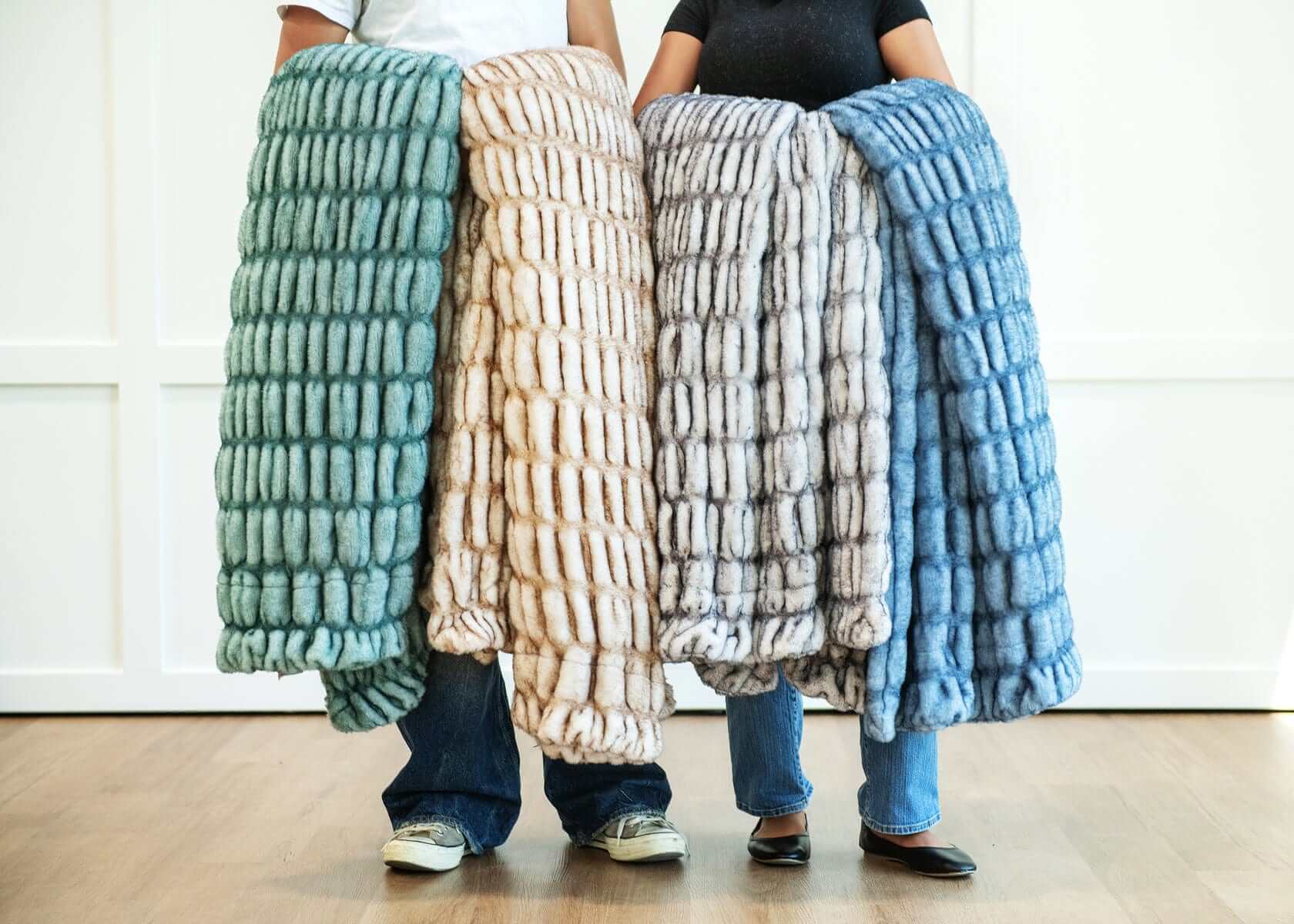 Hugs Obsidian Blanket - Image 7