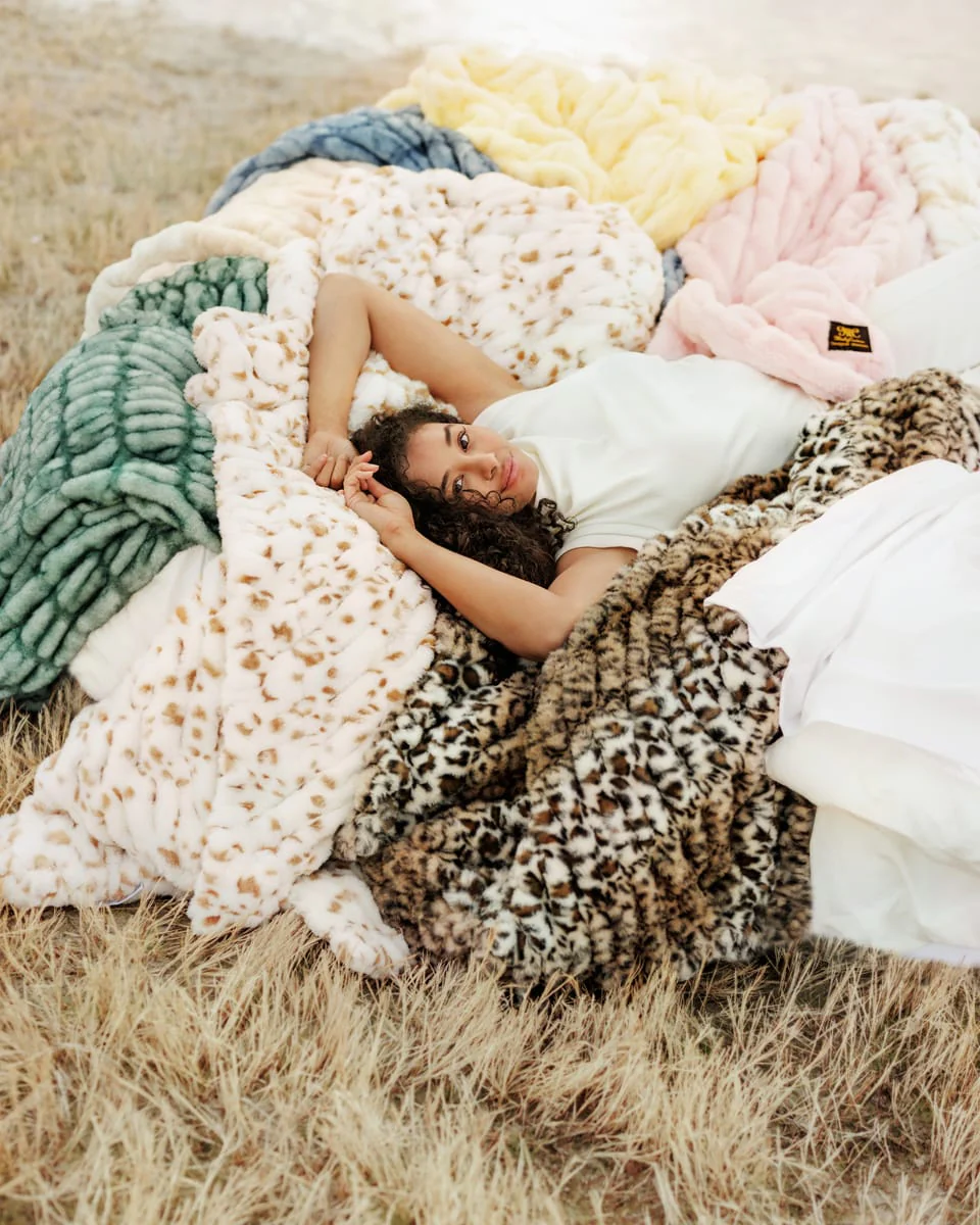 Hugs Spotted Fawn Blanket - Image 3