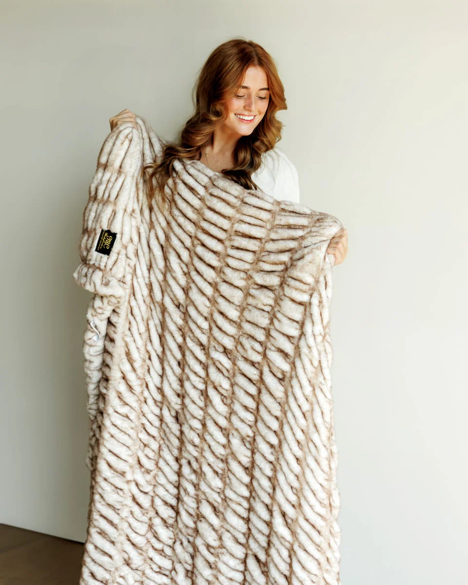 Hugs Topaz Blanket - Image 4