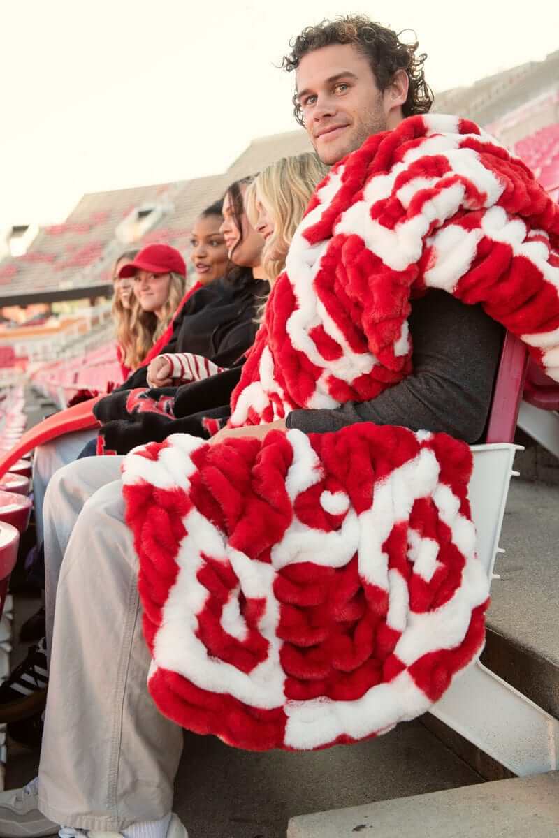 University of Utah Utes Blanket - Hugs - Image 4