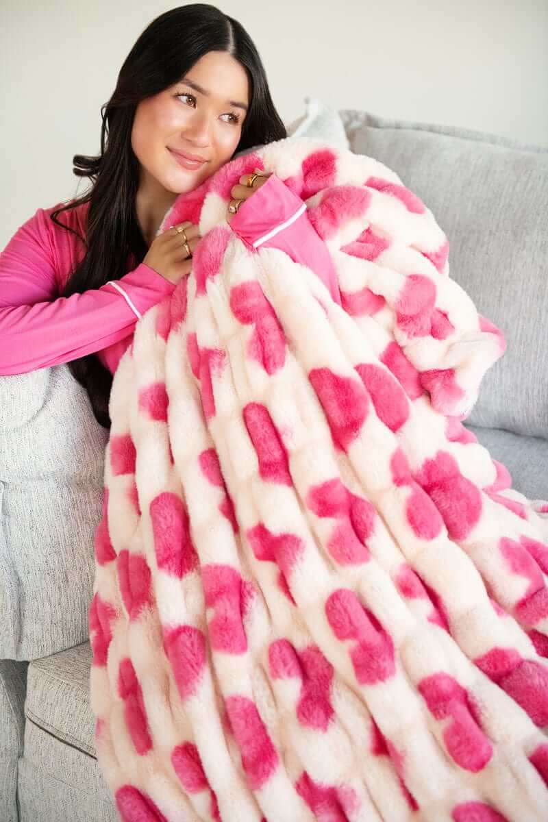 Hugs Heart Pink Blanket - Image 3