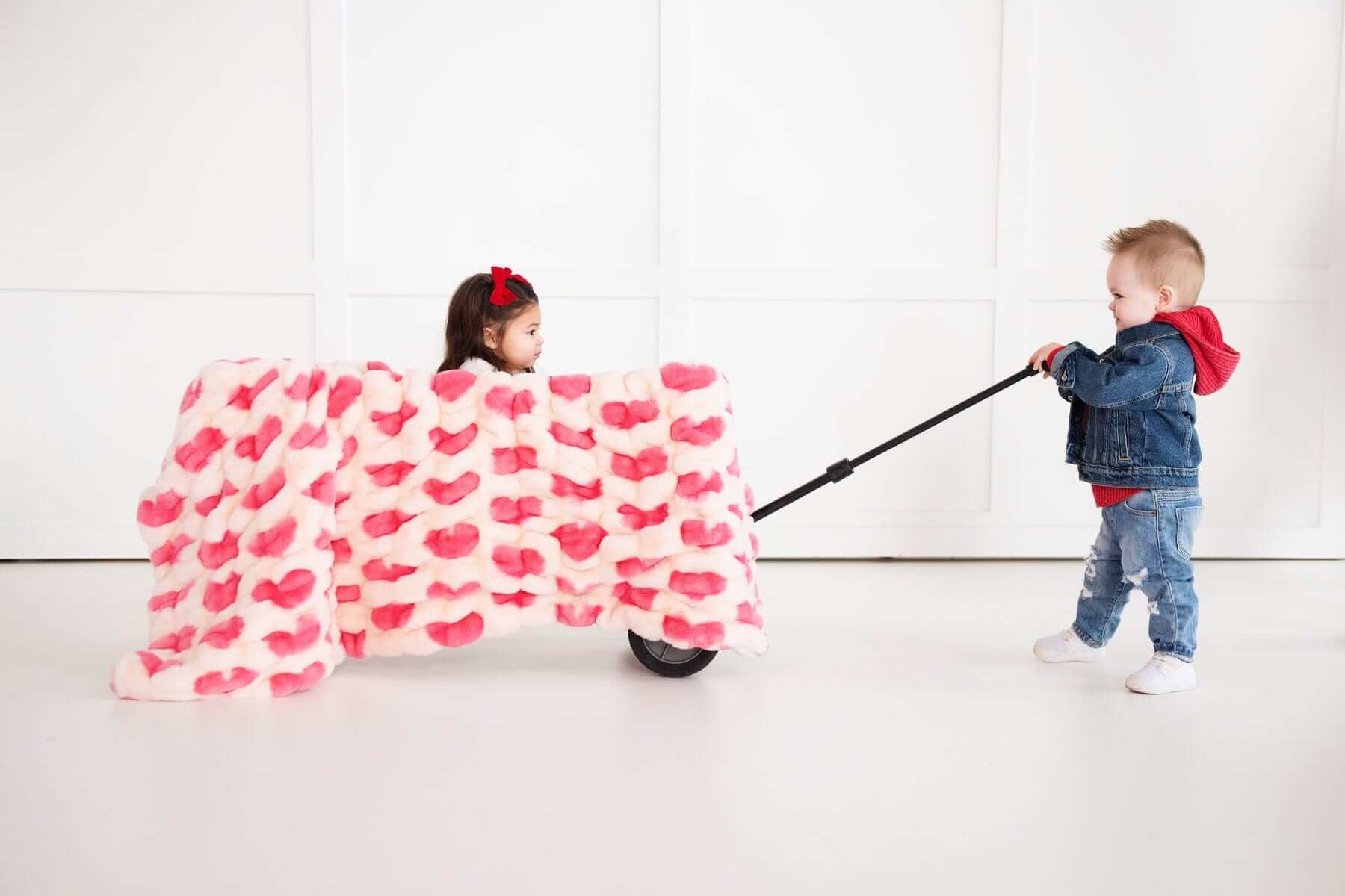 Hugs Heart Pink Blanket - Image 5