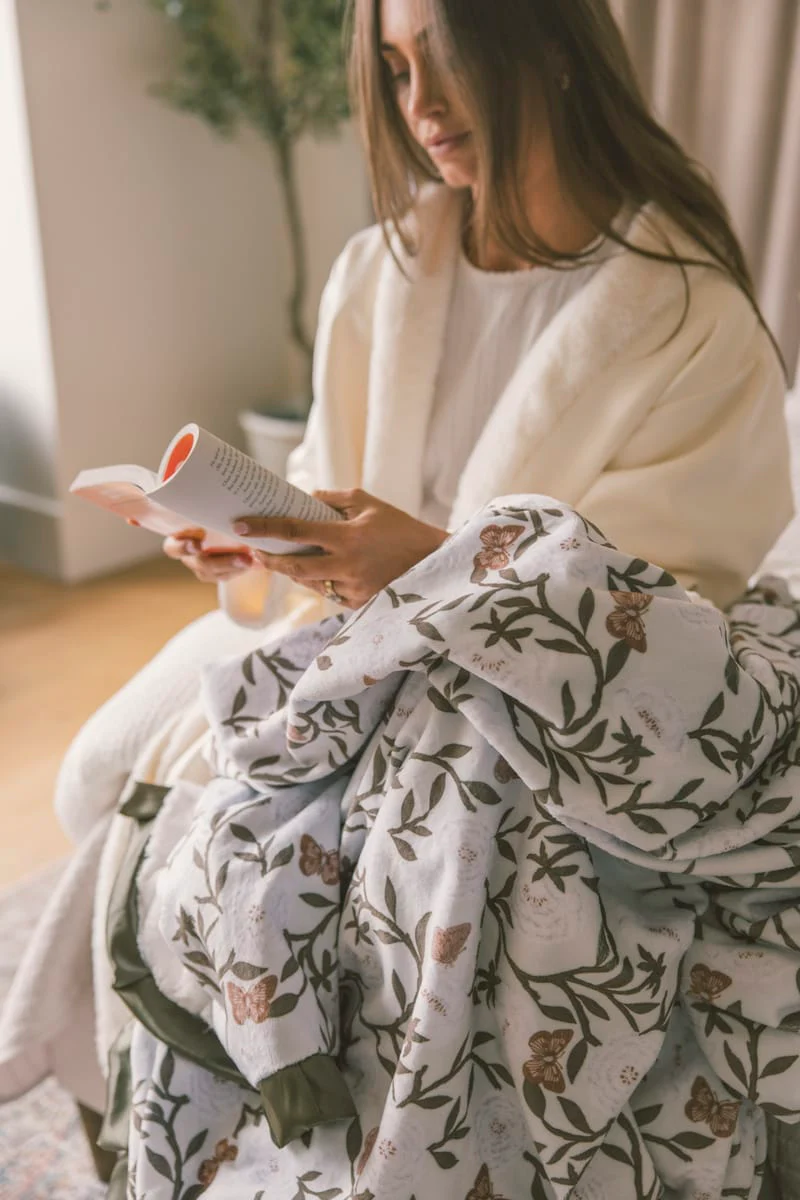 Peony Garden Blanket - Image 2