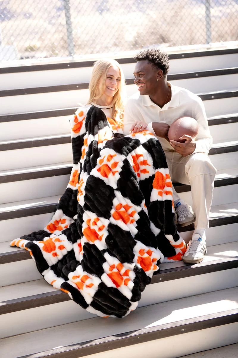 COMING SOON! Sam Houston State Bearkats Blanket - Hugs - Image 4