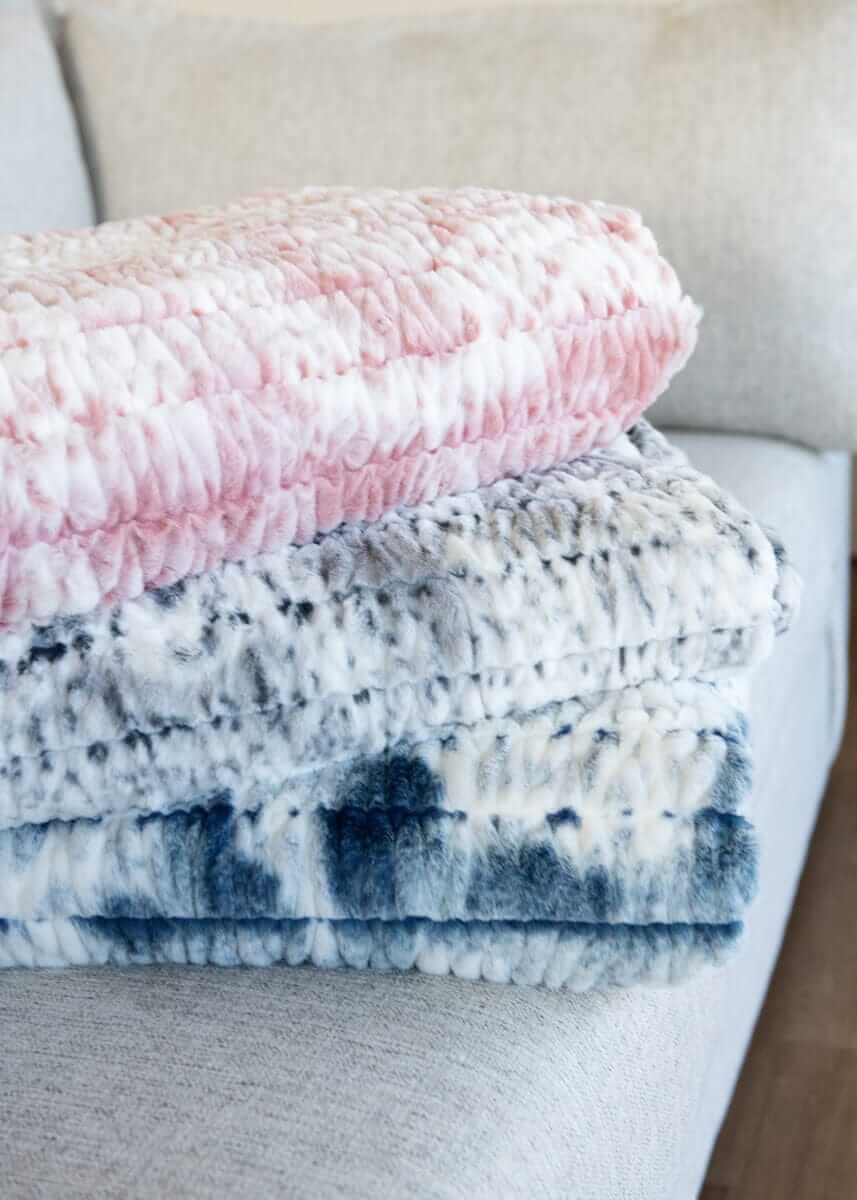 Sandra Plush Charcoal Blanket - Image 2