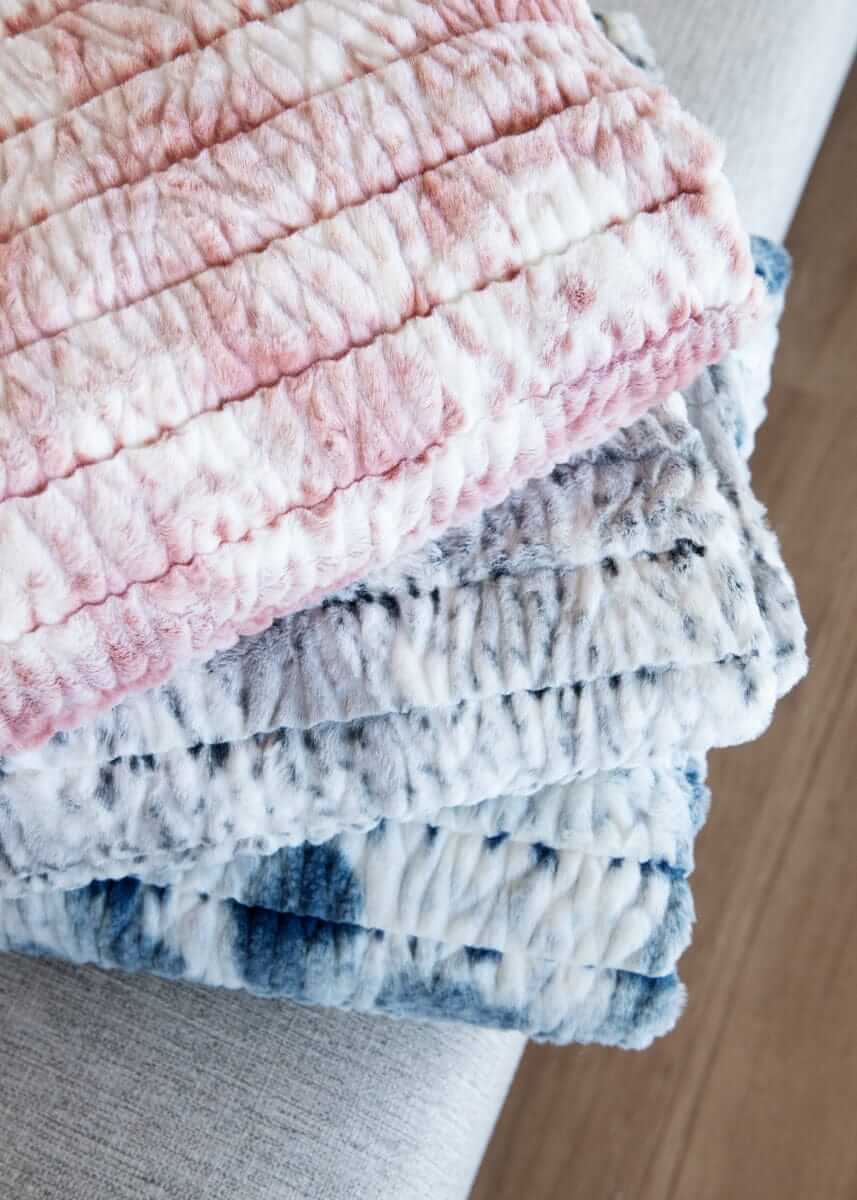 Sandra Plush Pink Blanket - Image 2