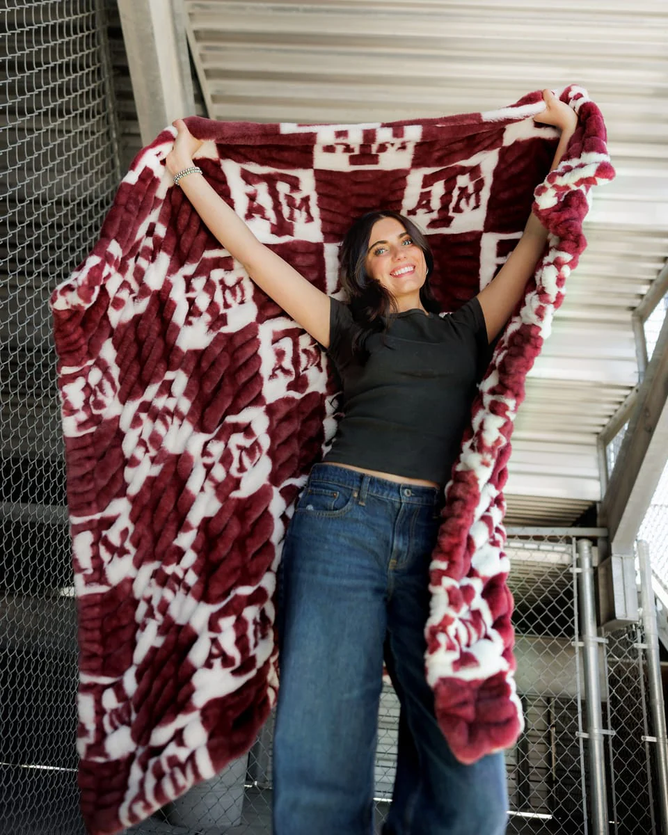 Texas A&M Aggies Blanket - Hugs - Image 3