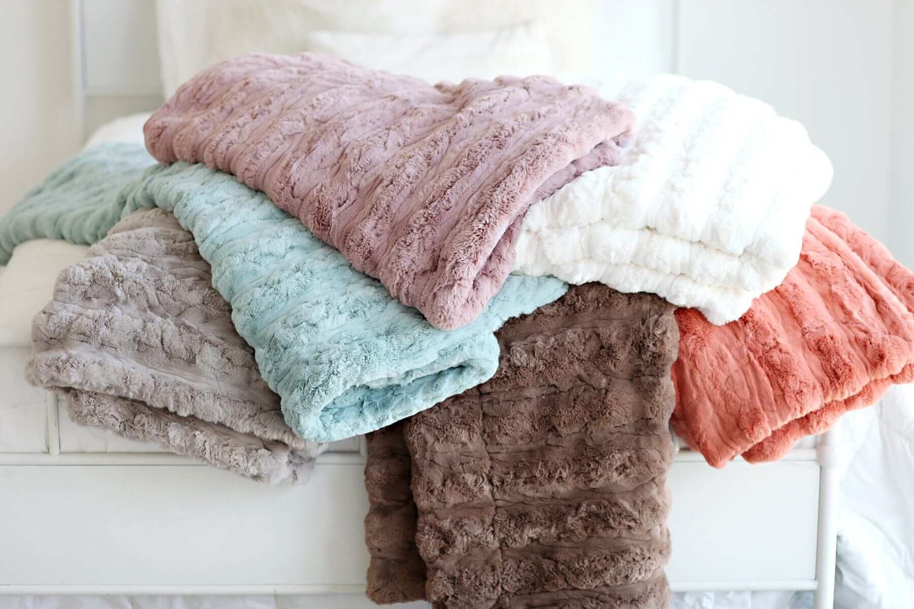 Ultra Sorbet Silver Cloud Blanket - Image 4