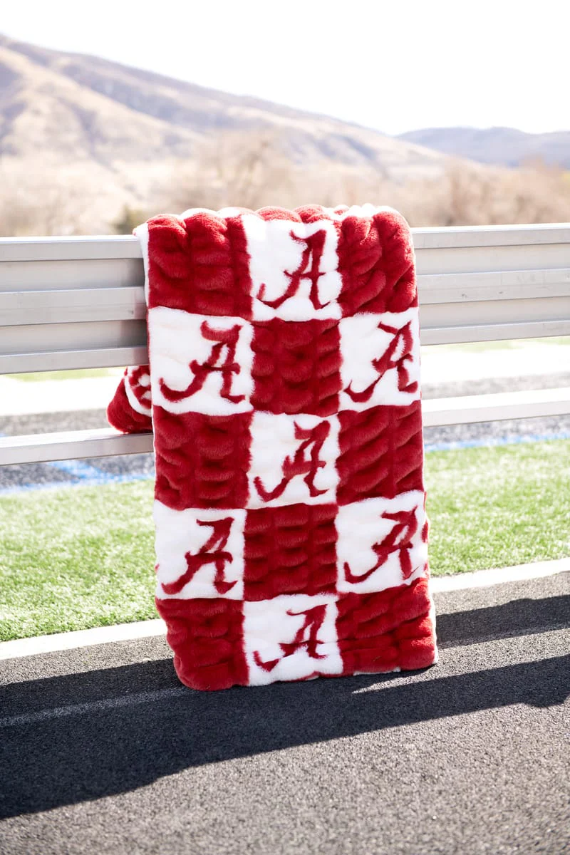 COMING SOON! University of Alabama Crimson Tide Blanket - Hugs - Image 2